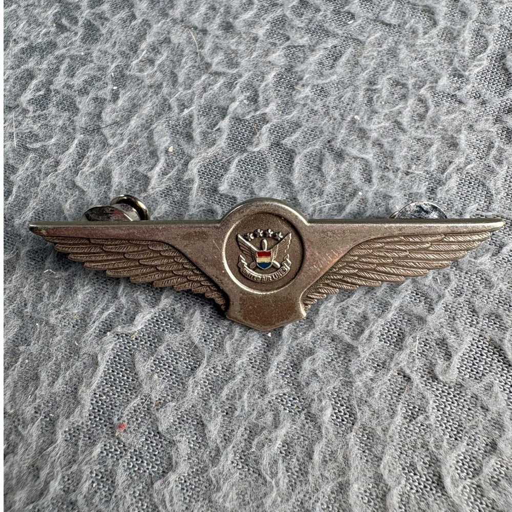 Vintage United Air Lines Pilot Wings Pin Silver Tone Enamel Aviation Badge